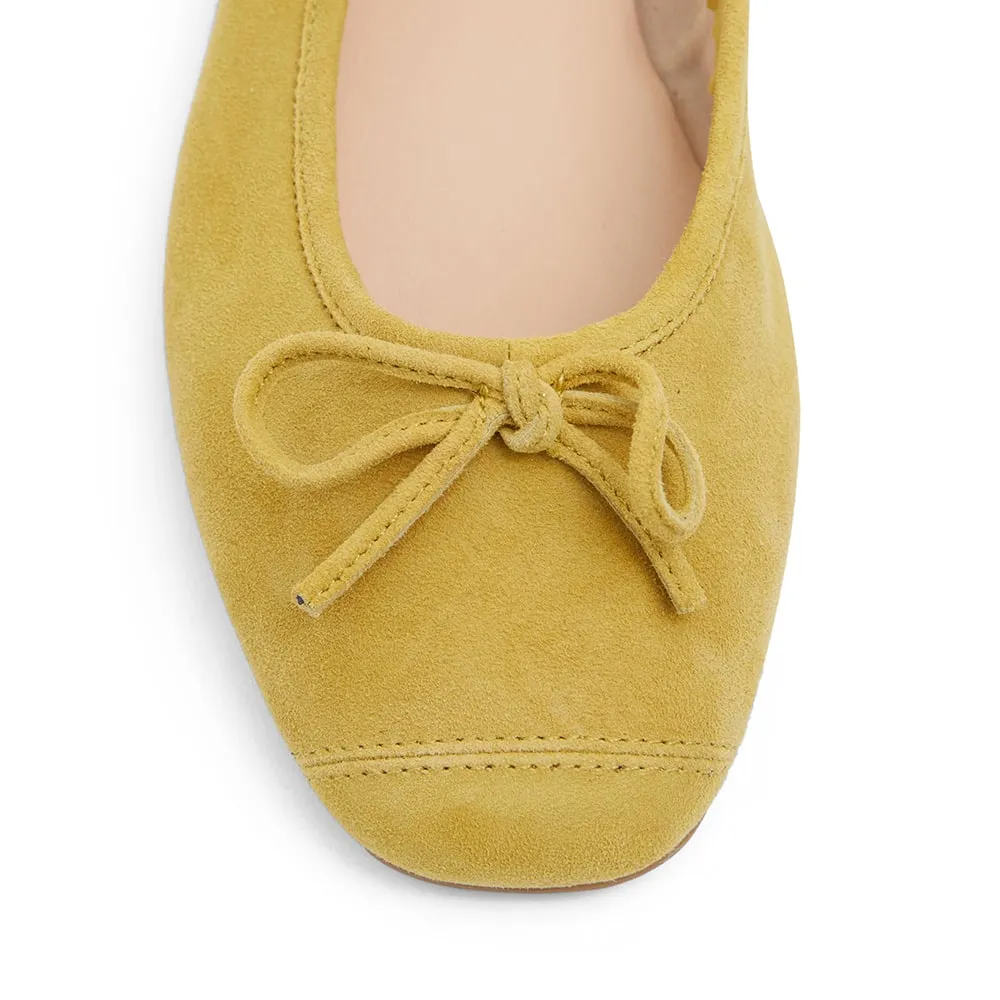 Alexa Flat in Mustard Suede