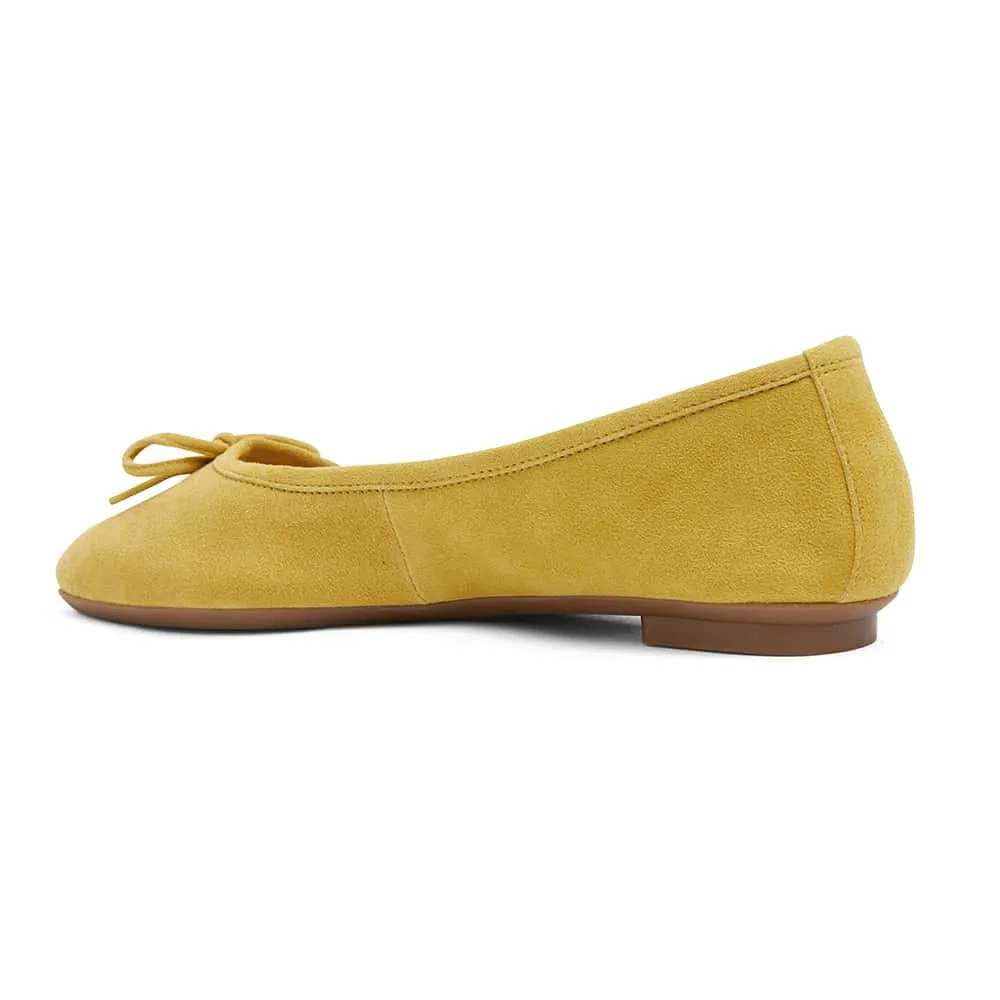 Alexa Flat in Mustard Suede