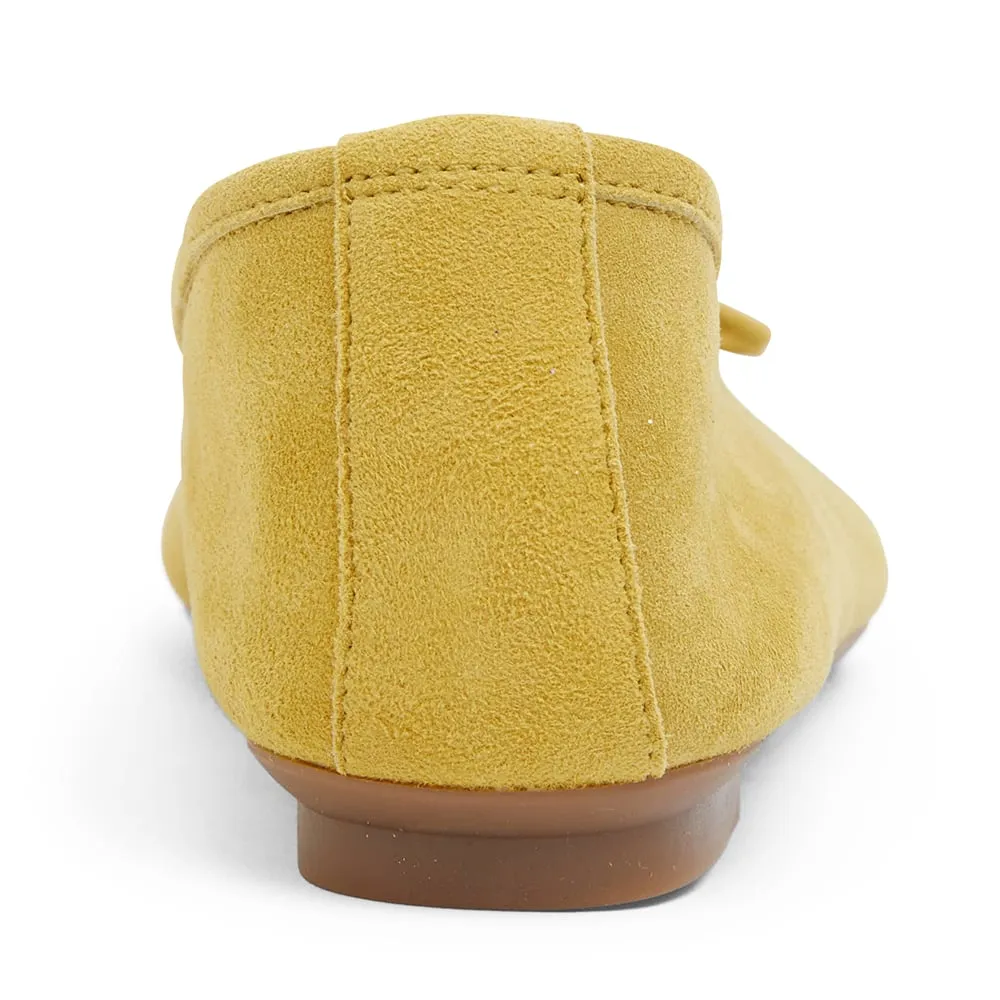 Alexa Flat in Mustard Suede