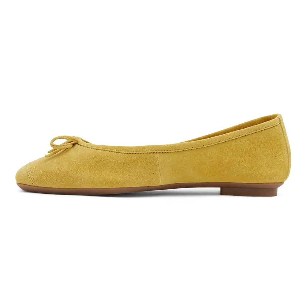 Alexa Flat in Mustard Suede