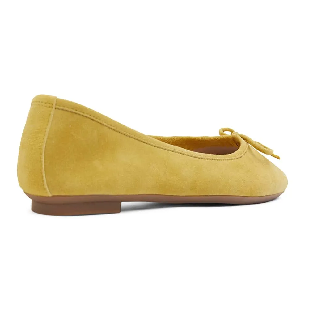 Alexa Flat in Mustard Suede