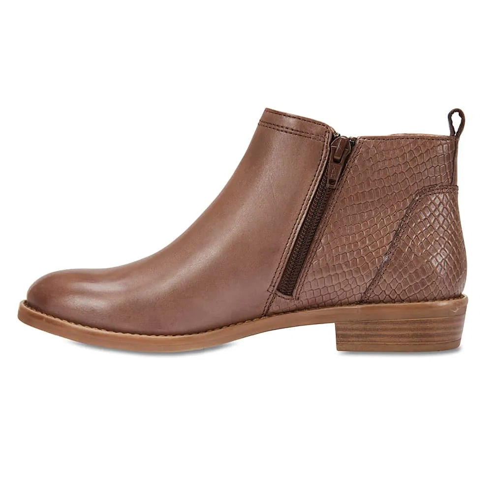 Conrad Boot in Taupe Leather