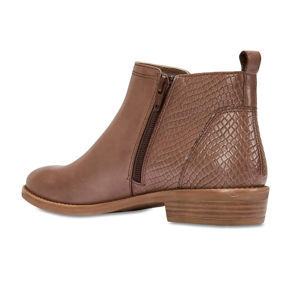 Conrad Boot in Taupe Leather