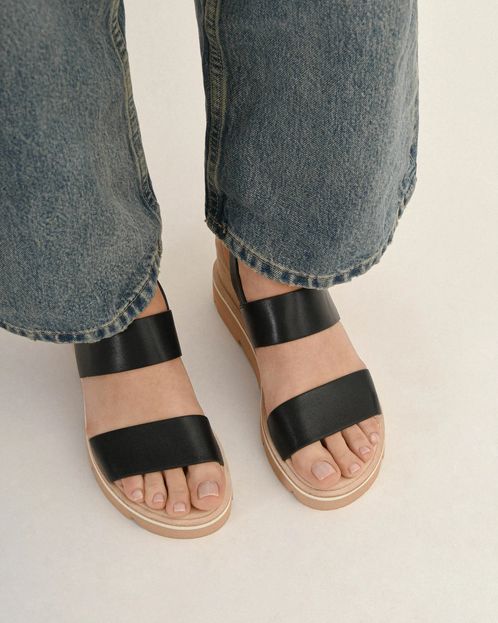 KINNEY WEDGE SANDAL BLACK LEATHER