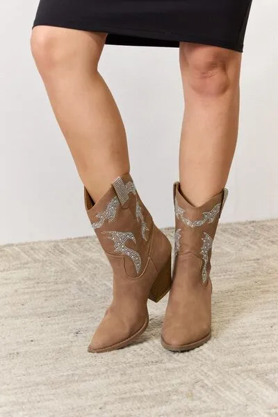 Rhinestone Detail Cowboy Boots in Tan